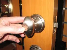 Locksmith Master Store Barrington, IL 847-430-4042 - door-unlock